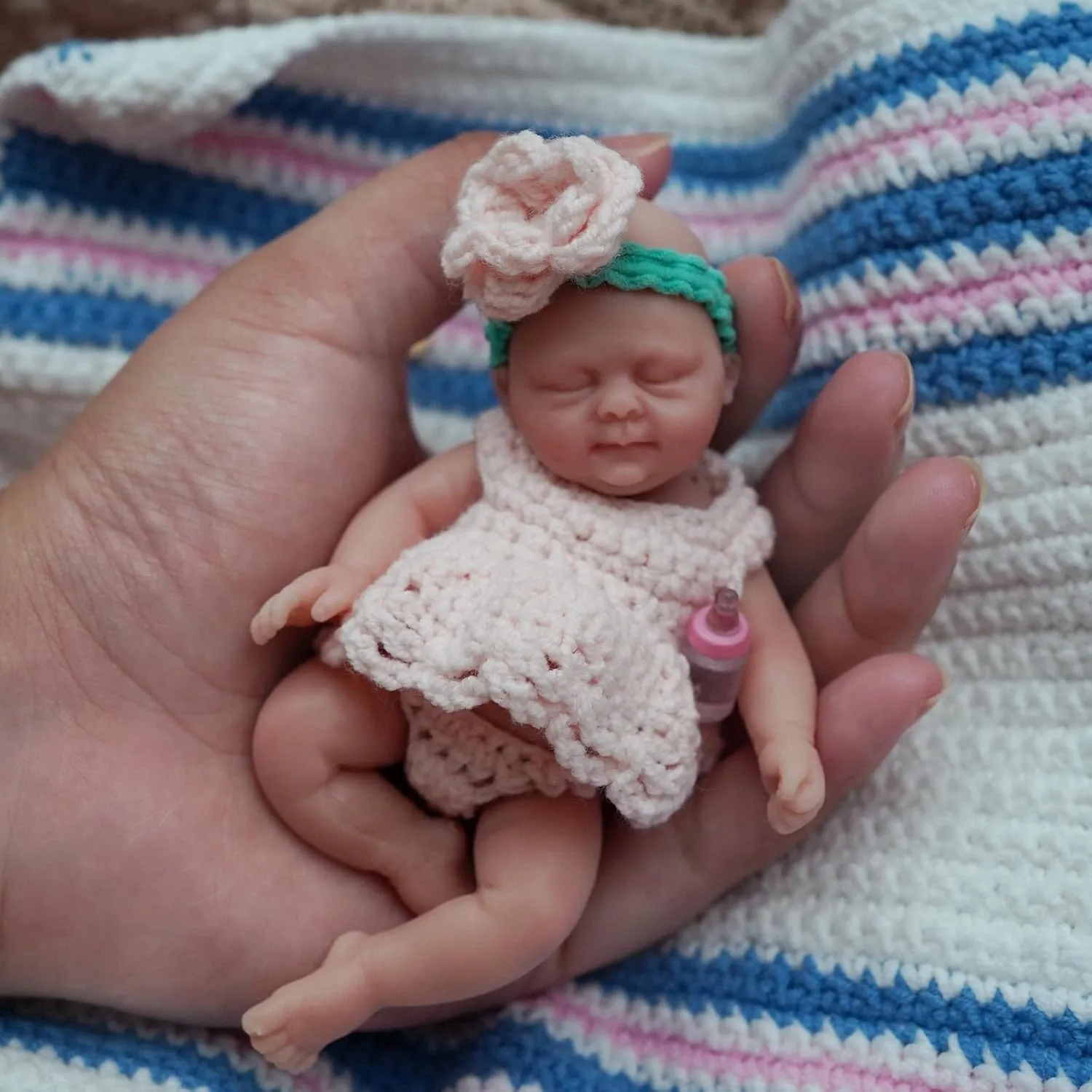 4.5 Inch Mini Reborn Baby Dolls ，Silicone Baby Girl Ellie,Tiny Silicone Baby Dolls ，Mini Realistic Newborn Baby Dolls Silicone Full Body Stress Relief
