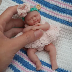 4.5 Inch Mini Reborn Baby Dolls ，Silicone Baby Girl Ellie,Tiny Silicone Baby Dolls ，Mini Realistic Newborn Baby Dolls Silicone Full Body Stress Relief
