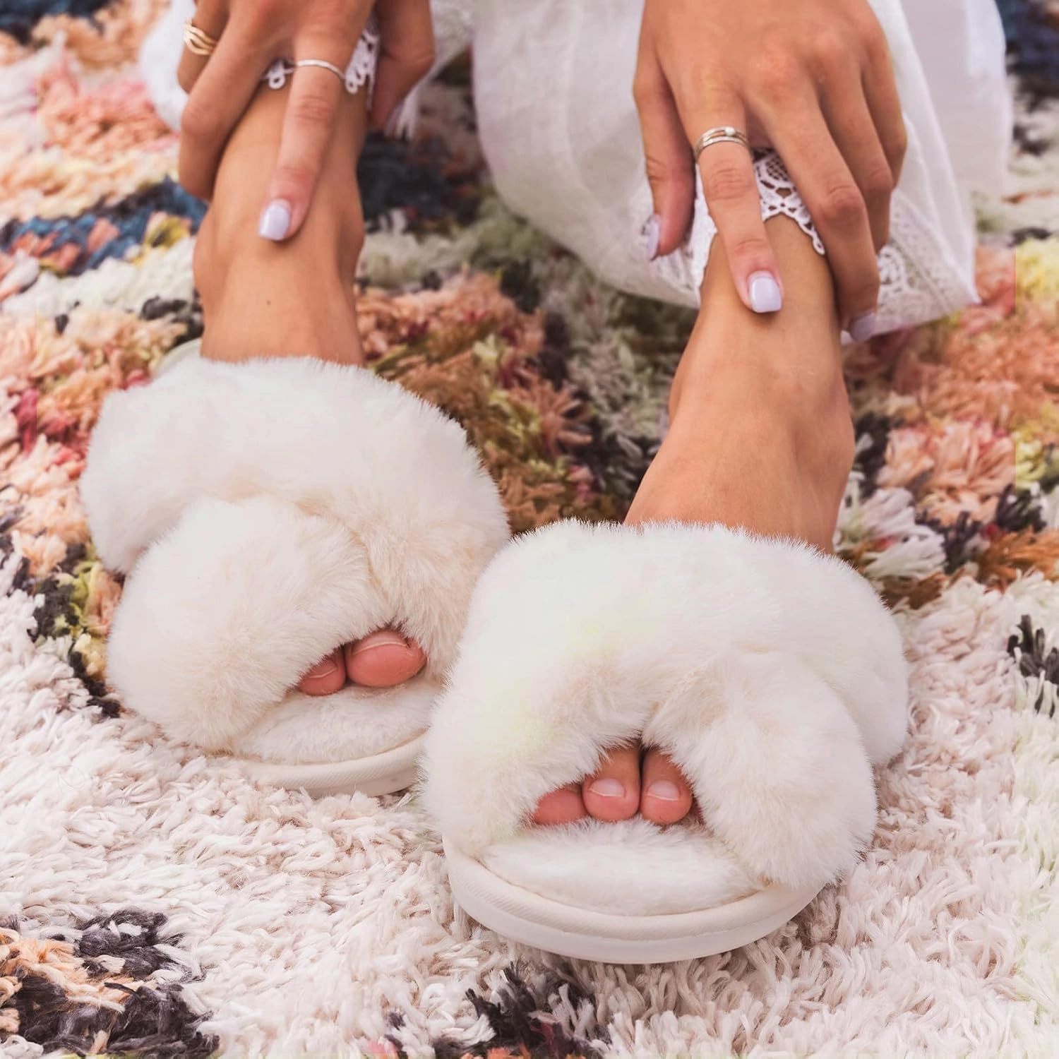 Ankis Women's Plush Slippers with Cross Band, Warm Slippers, 2 Pairs of Memory Foam and Open Toe, Fluffy Slippers for Indoor and Outdoor Use (White, Black, Grey, Pink, Camel)