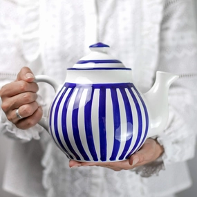 City to Cottage Ceramic 60 oz Teapot, Large Tea Pot for Bloomig and Loose Tea Leaf, Handcrafted Premium Teaware, Navy Blue Stripe Coastal Tea Pot for (6-8 Cups) Serving Tea, Teapot for Tea Lovers