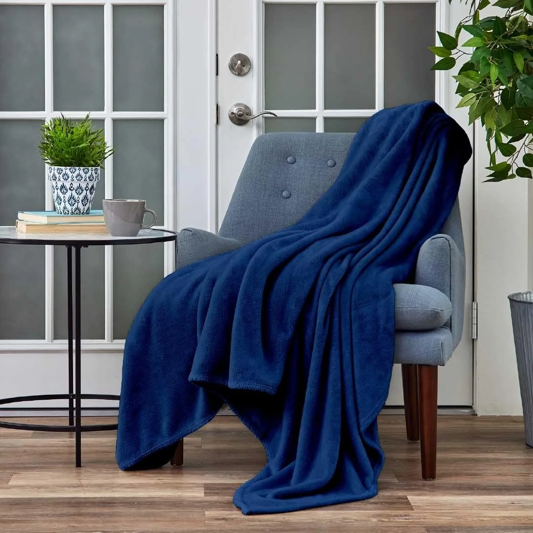 Cosy House Collection Everyday 1500 Series Fleece Blanket - Master Bedroom Essentials - All Season, Stays Fresh & Clean - Soft, Breathable & Skin-Friendly (King/Cal King, Navy)