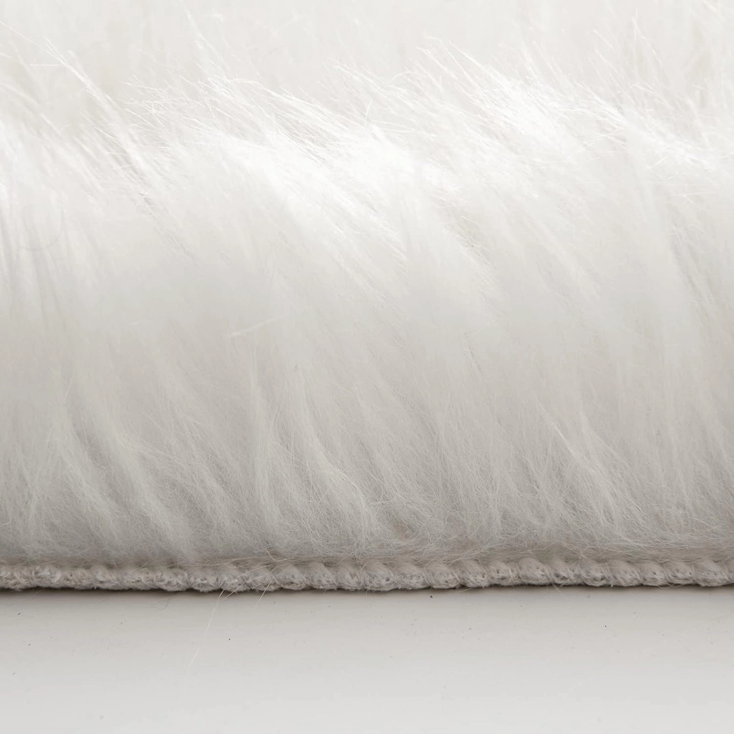 MIULEE Fluffy Rug Soft Shaggy Faux Fur Area Rug Luxury Plush Cloud Shape Carpet for Christmas Decor Bedroom Living Room Sofa Chair 2 x 3 Feet, White