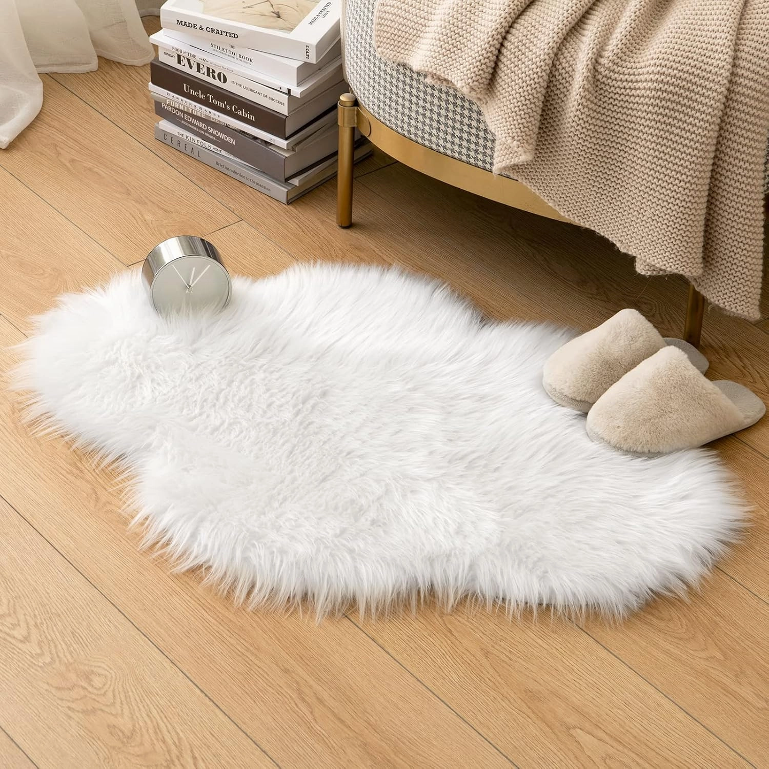 MIULEE Fluffy Rug Soft Shaggy Faux Fur Area Rug Luxury Plush Cloud Shape Carpet for Christmas Decor Bedroom Living Room Sofa Chair 2 x 3 Feet, White