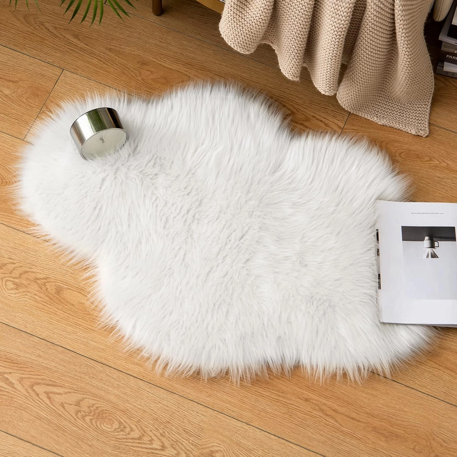 MIULEE Fluffy Rug Soft Shaggy Faux Fur Area Rug Luxury Plush Cloud Shape Carpet for Christmas Decor Bedroom Living Room Sofa Chair 2 x 3 Feet, White