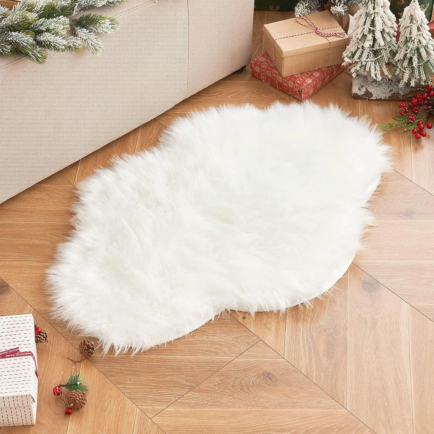 MIULEE Fluffy Rug Soft Shaggy Faux Fur Area Rug Luxury Plush Cloud Shape Carpet for Christmas Decor Bedroom Living Room Sofa Chair 2 x 3 Feet, White