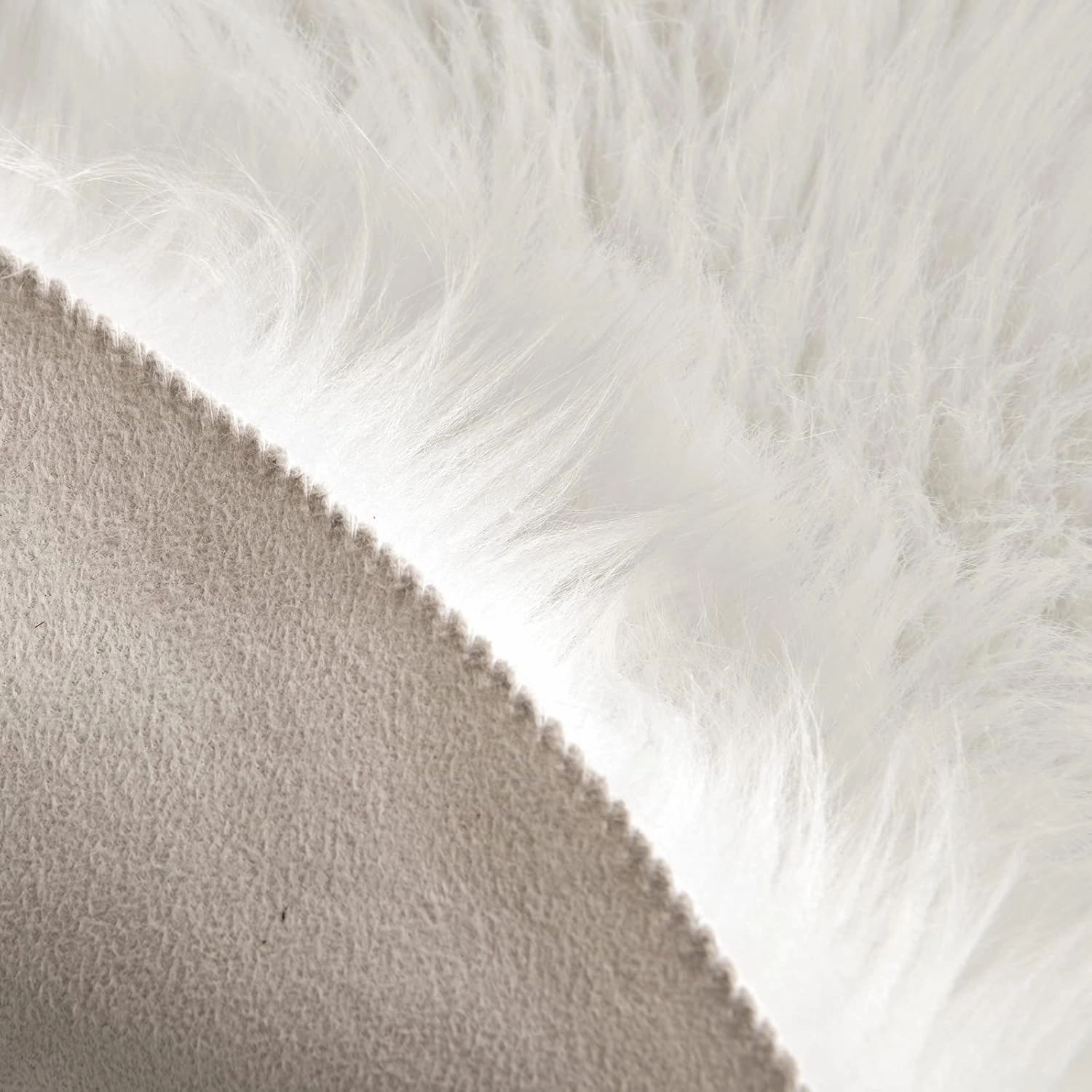 MIULEE Fluffy Rug Soft Shaggy Faux Fur Area Rug Luxury Plush Cloud Shape Carpet for Christmas Decor Bedroom Living Room Sofa Chair 2 x 3 Feet, White