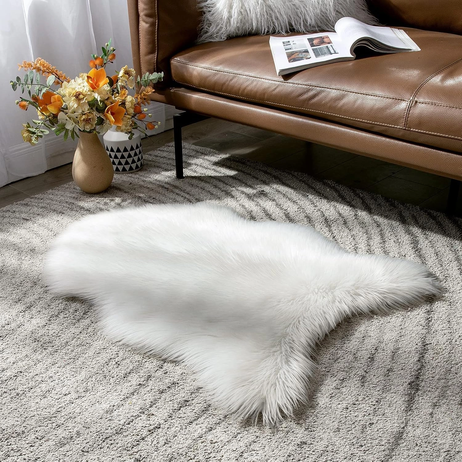 MIULEE Luxury Super Soft Fluffy Area Rug Faux Fur Sheepskin Rug Decorative Christmas Plush Shaggy Carpet for Bedside Sofa Floor Nursery 2 x 3 Feet, White