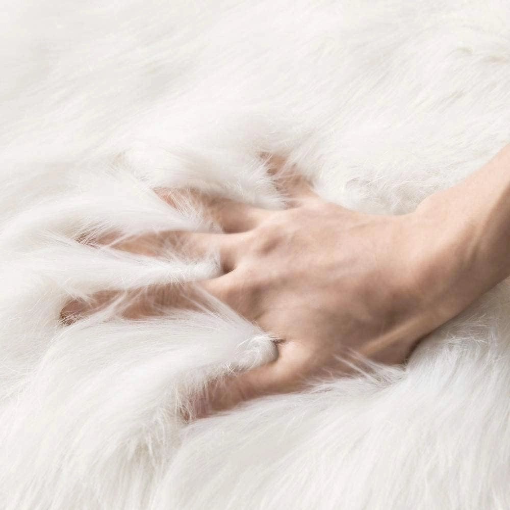 MIULEE Luxury Super Soft Fluffy Area Rug Faux Fur Sheepskin Rug Decorative Christmas Plush Shaggy Carpet for Bedside Sofa Floor Nursery 2 x 3 Feet, White
