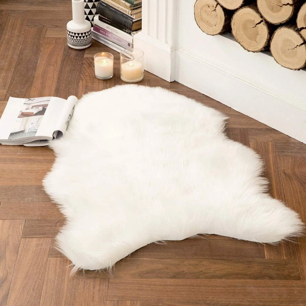 MIULEE Luxury Super Soft Fluffy Area Rug Faux Fur Sheepskin Rug Decorative Christmas Plush Shaggy Carpet for Bedside Sofa Floor Nursery 2 x 3 Feet, White