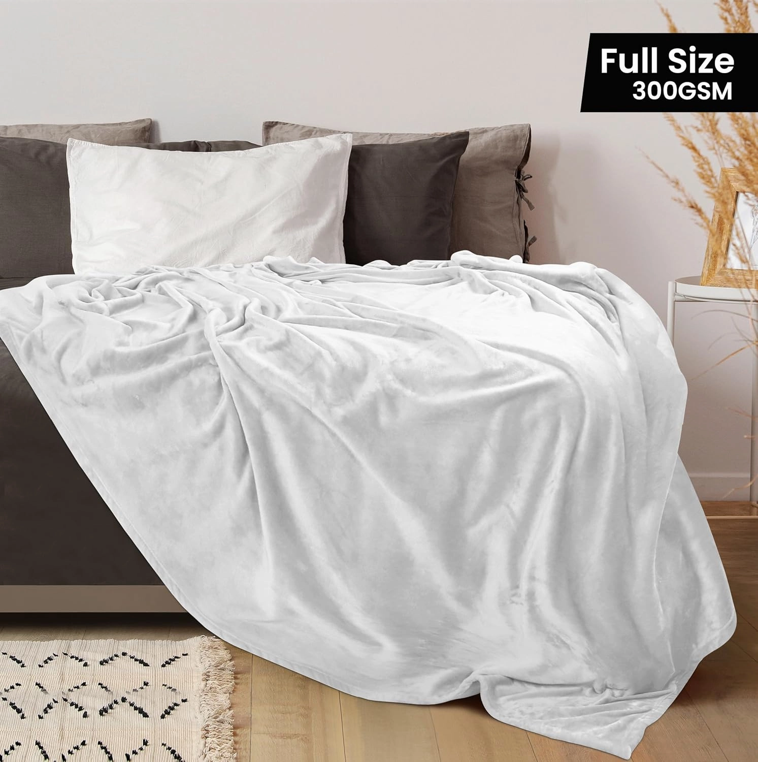 Utopia Bedding Fleece Blanket Full Size White 300GSM Luxury Fuzzy Soft Anti-Static Microfiber Bed Blanket (90x84 Inch)