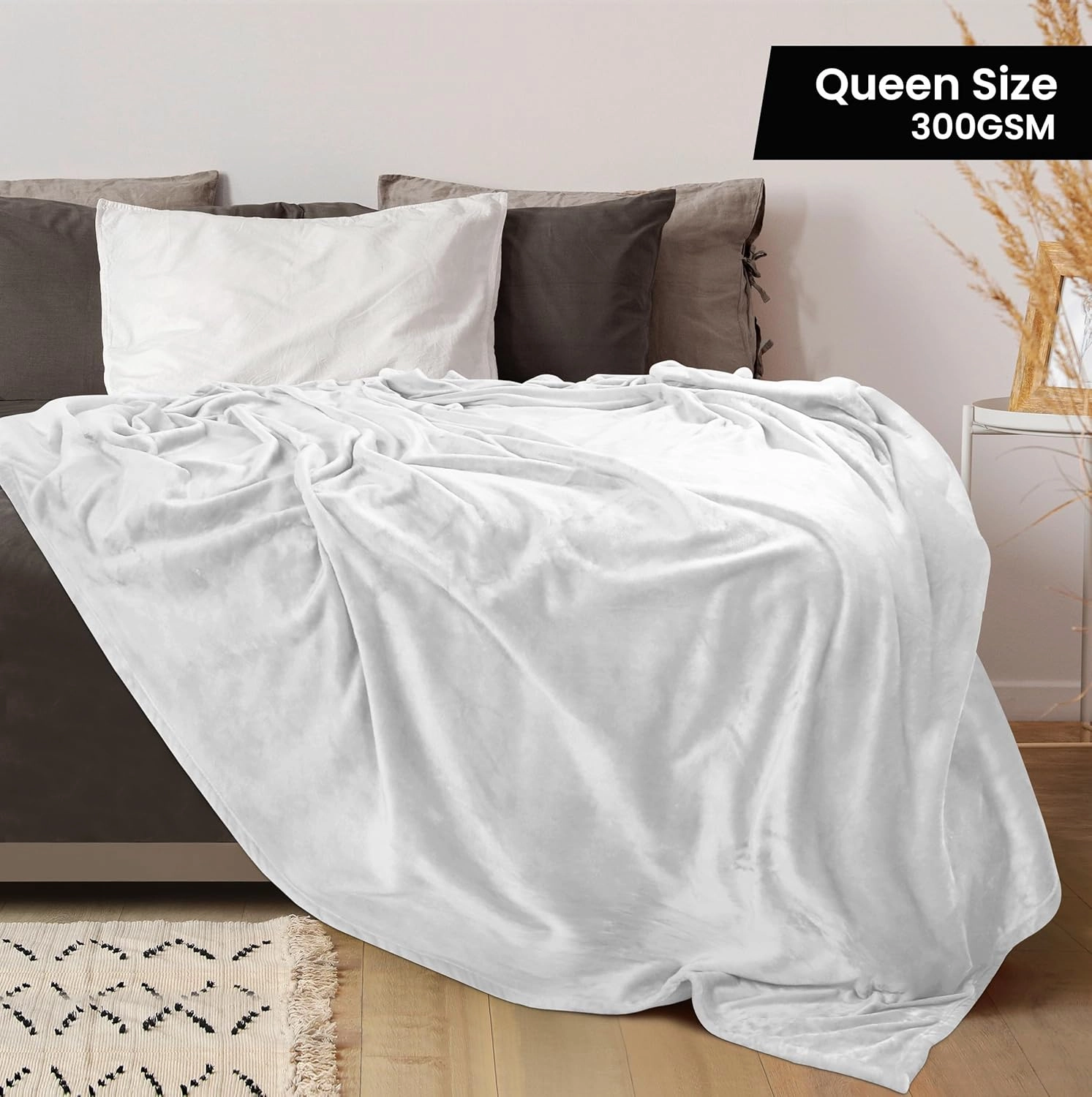 Utopia Bedding Fleece Blanket Queen Size White 300GSM Luxury Anti-Static Fuzzy Soft Microfiber Bed Blanket (90x90 Inch)