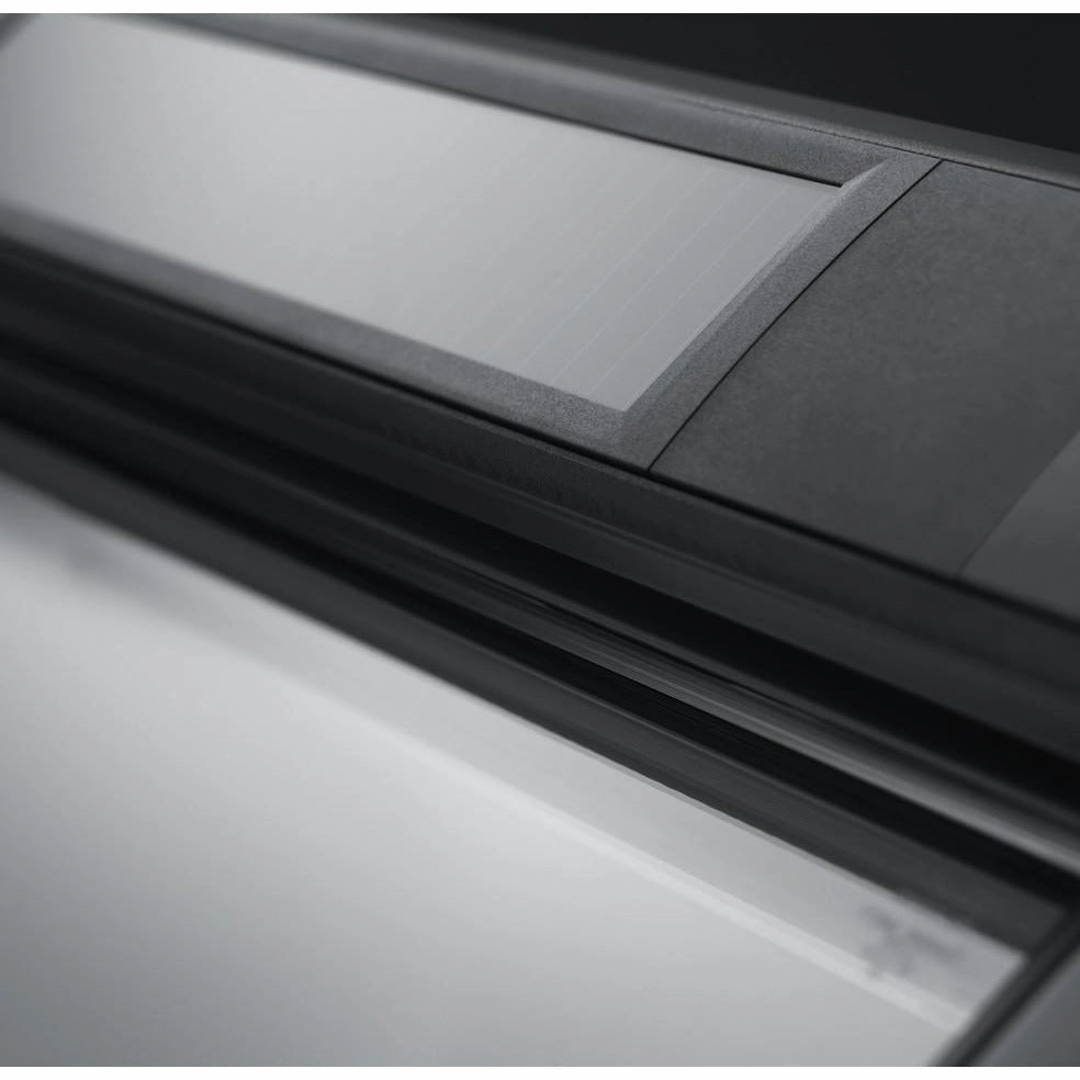 VELUX GGL FK04 306830 Triple Glazed Pine INTEGRA® SOLAR Window (66 x 98 cm)