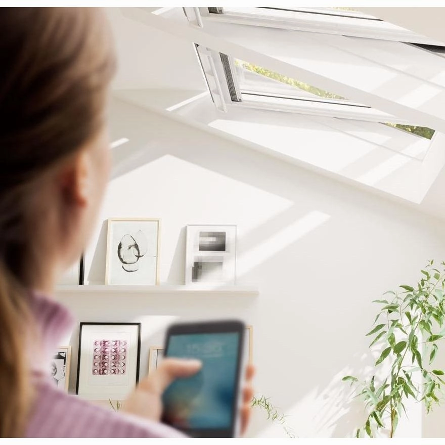 VELUX GGL FK04 306830 Triple Glazed Pine INTEGRA® SOLAR Window (66 x 98 cm)